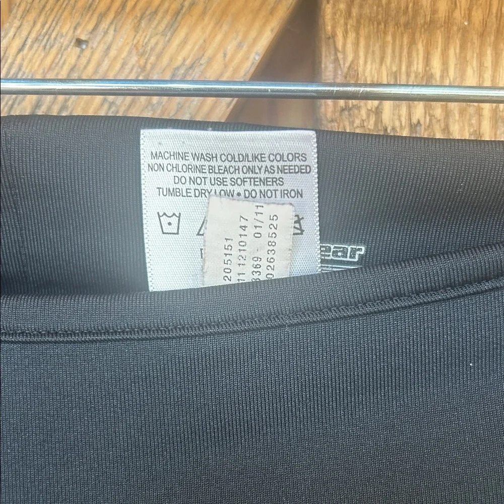 Women’s Under Armour Black Athletic Capris Running/yogaAll-season, wide leg Med. - Picture 5 of 7